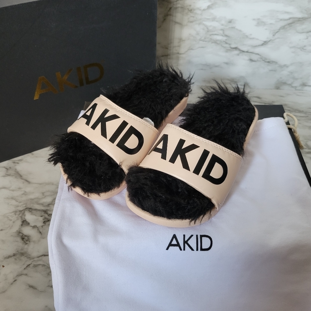 AKID Fur Kids Slippers Nude Slides 11-13 - Picture 2 of 4